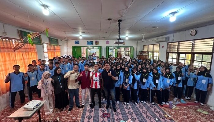Masuk SMAN 1 Dumai, Diskominfotiksan Bekali 288 Siswa Baru Tips Tangkal Hoaks
