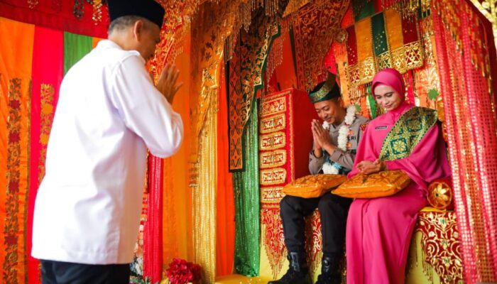 Tradisi Adat Melayu Warnai Penyambutan Kapolres Dumai yang Baru di Mapolres