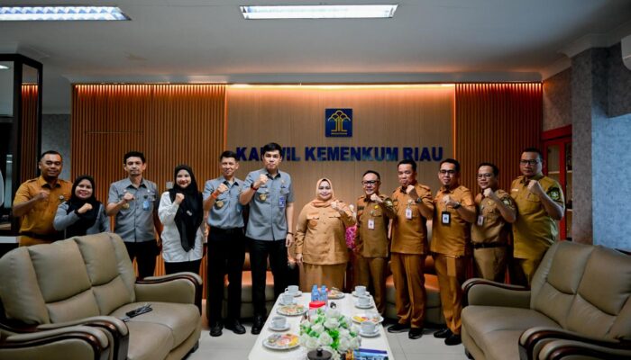 Kelola JDIHN Terbaik Kedua di Riau, Bupati Kasmarni Sabet Penghargaan Kemenkumham