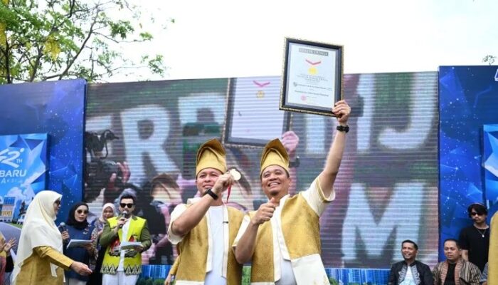 Agung Nugroho Terima Penghargaan MURI, Kado Istimewa Hari Jadi Pekanbaru