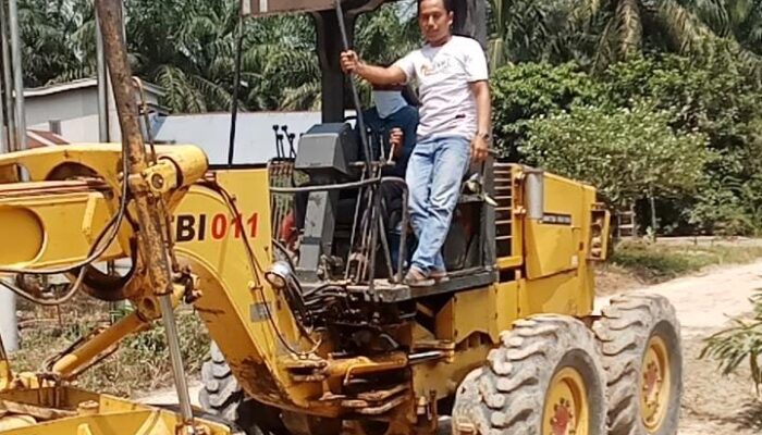 Perbaiki Jalan Desa, Ketua Pemuda Desa Danau Rambai, Surya: Terima Kasih PT PAS Mitra Agrinas