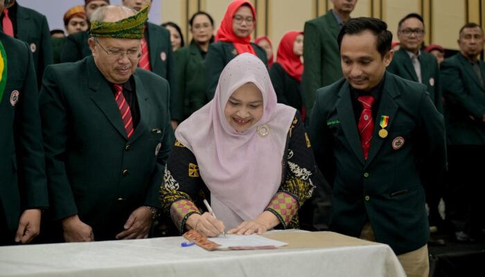 Lantik Pengurus IDI Bengkalis, Bupati Kasmarni Minta Pelayanan Kesehatan Tetap Optimal