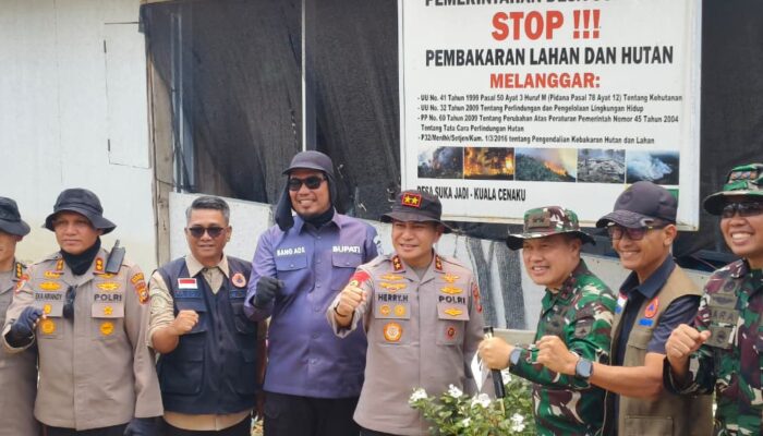 Tinjau Karhutla Kuala Cenaku, Bupati Inhu Bersama Kapolda dan Pangdam Gelar Salat Istisqo