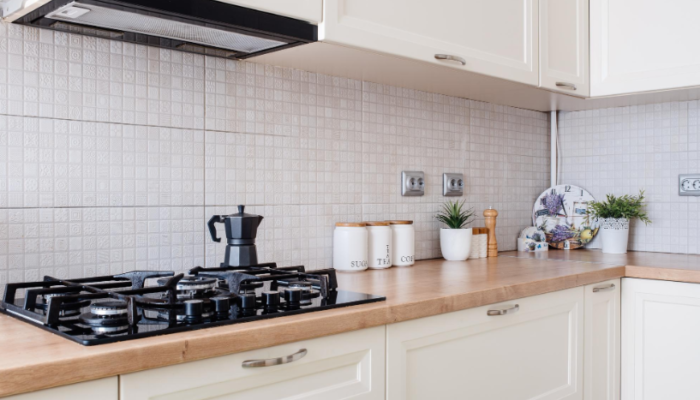 Nat Keramik untuk Area Kitchen Backsplash, Pilih yang Mudah Dirawat
