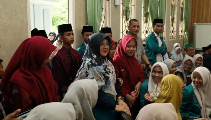 Ribuan Santri Penuhi Rumah Rakyat, Bupati Afni Berbaur Dalam Semarak HSN 2026